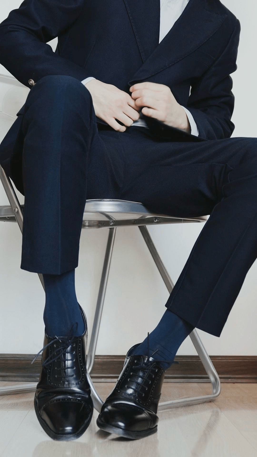 How Calf-High Sheer Hosiery Redefines the Modern Corporate Workday - SHÉR