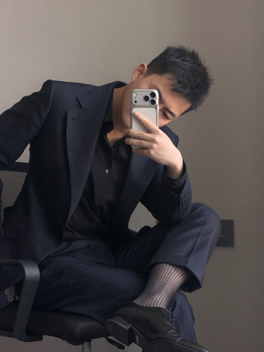 The Gentleman’s Second Skin: 5 Sophisticated Ways to Style Men's Sheer Socks with a Suit - SHÉR