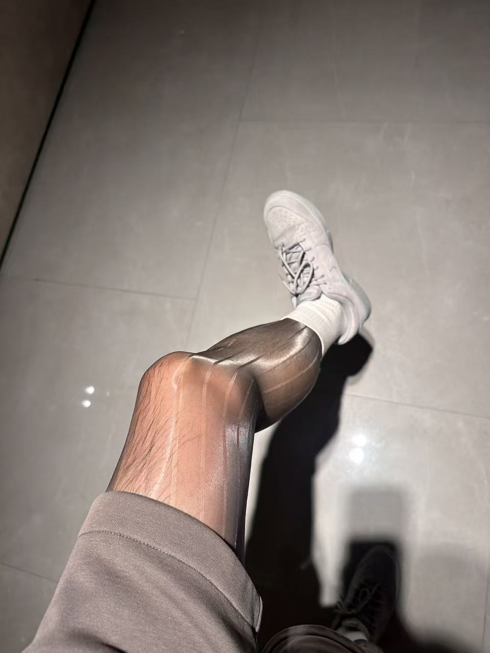 Smoke Black 5D Textured Sheer Men’s Pantyhose – 512-Needle Knit with Sculpted Fit