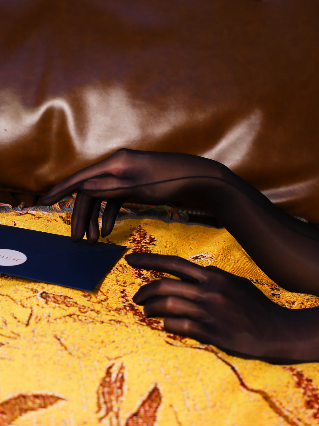 Dual-Sensation Touch Gloves – Enhanced Feel for Creative Play