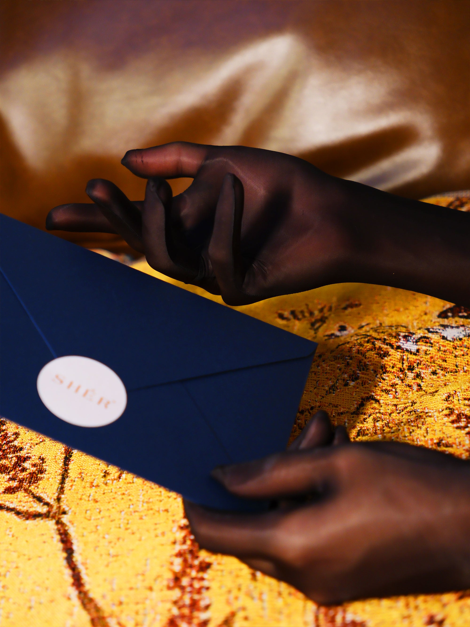 Dual-Sensation Touch Gloves – Enhanced Feel for Creative Play