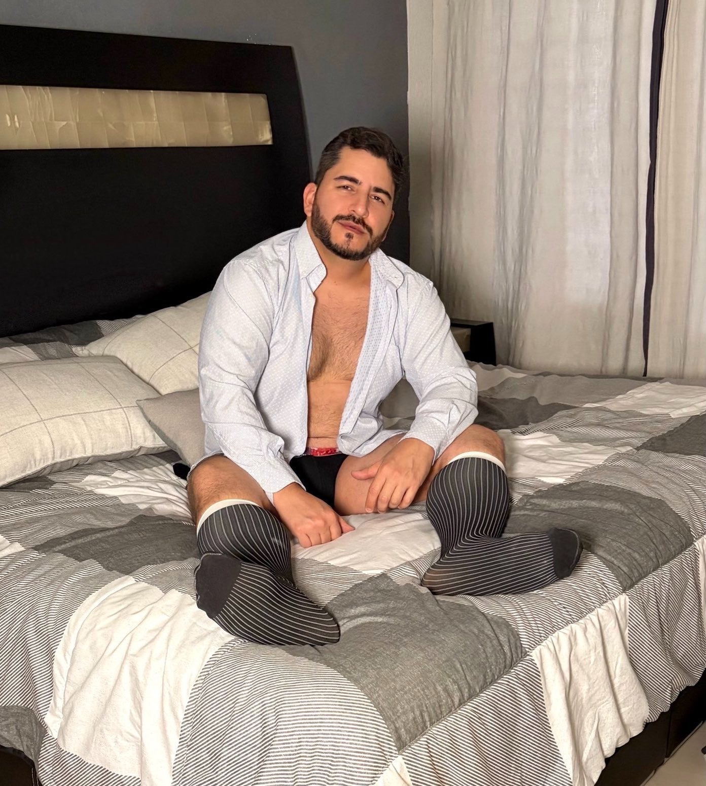 Striped Velvet Knee-High Socks for Men – Bold Contrast with Luxurious Warmth - SHÉR